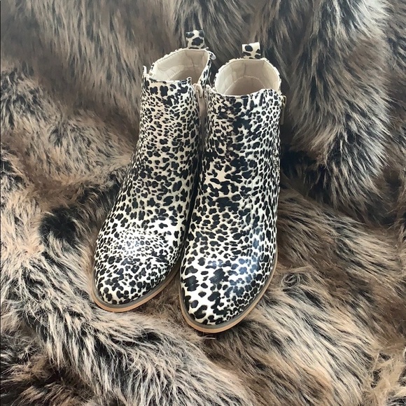 NWOT, only worn once! - Picture 2 of 3